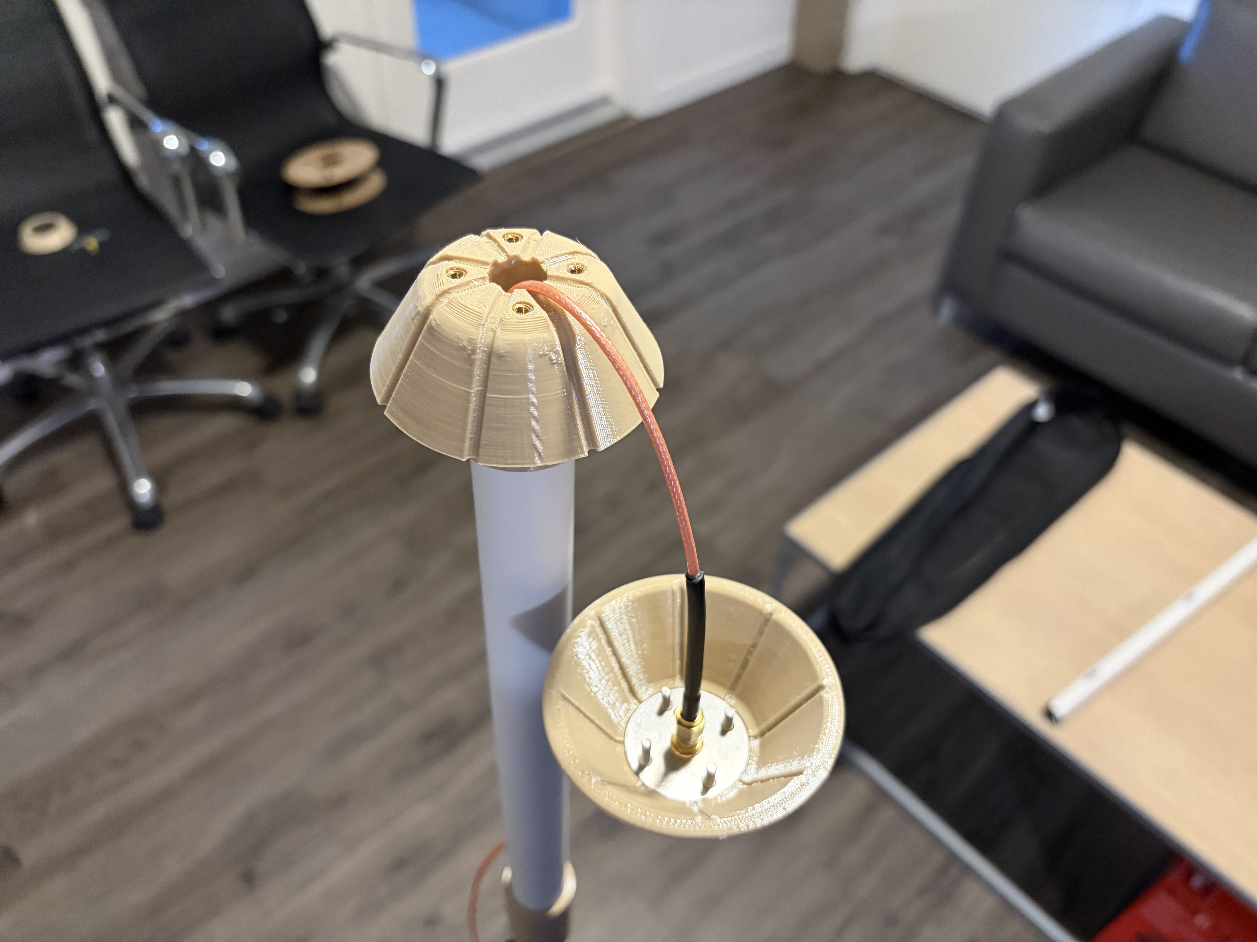 Discone base